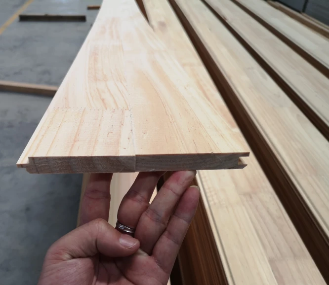 Pre-primet FJ Pine Wood T&G Shiplap