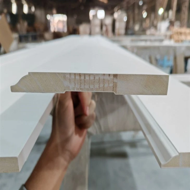 Hvit grunnet FJ Wood Trim Fotlister Gulv Lister Base Boards